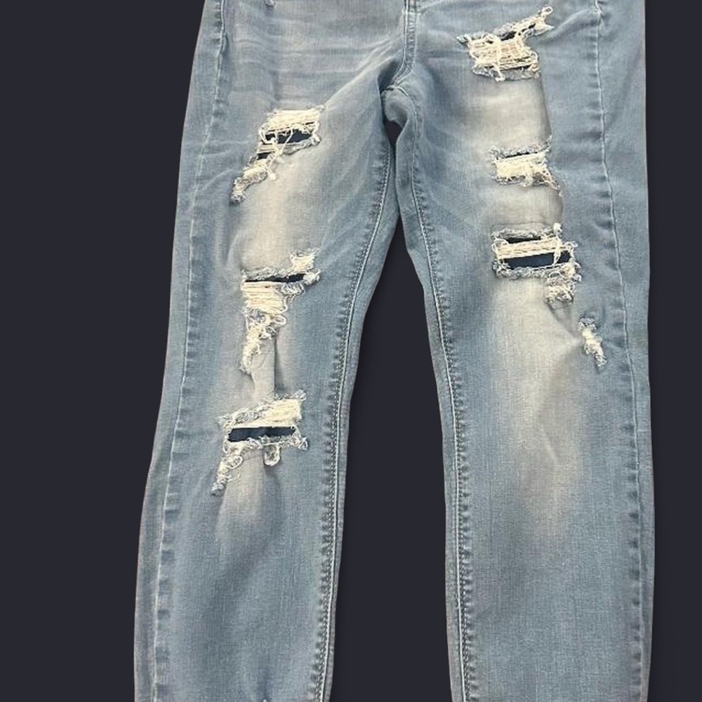 Junior’s Distressed Blue Jeans